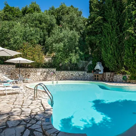 Villa Xanthe - Charming Holiday Villa With Private Heatable Pool In Kassiopi וילה