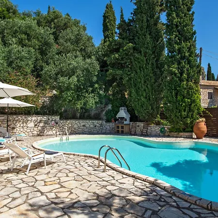 Villa Xanthe - Charming Holiday Villa With Private Heatable Pool In Kassiopi וילה