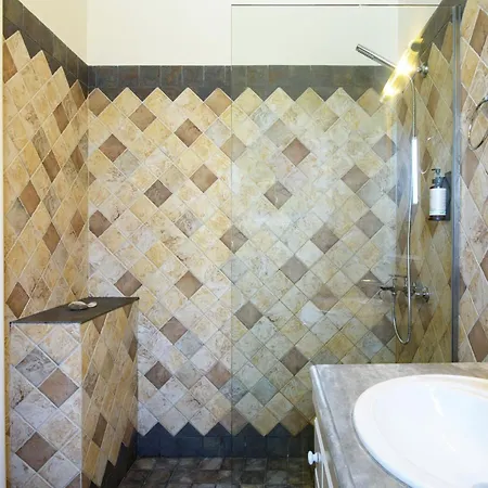 Villa Xanthe - Charming Holiday Villa With Private Heatable Pool In Kassiopi קאסיופי