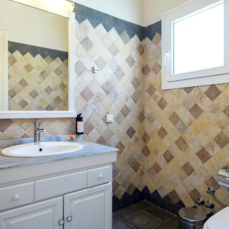 Villa Xanthe - Charming Holiday Villa With Private Heatable Pool In Kassiopi