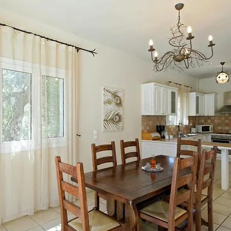 Villa Xanthe - Charming Holiday Villa With Private Heatable Pool In Kassiopi