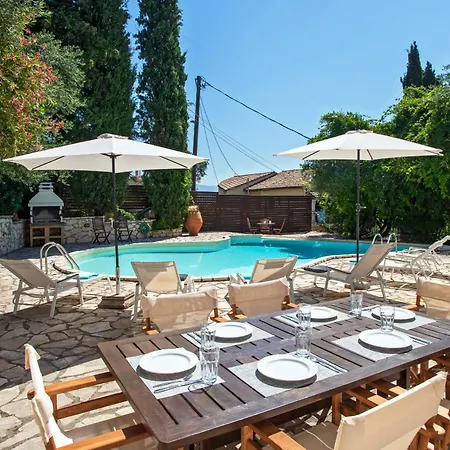 Villa Xanthe - Charming Holiday Villa With Private Heatable Pool In Kassiopi