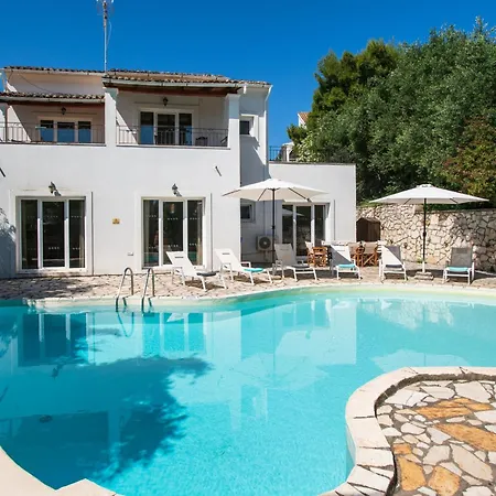 Villa Xanthe - Charming Holiday Villa With Private Heatable Pool In Kassiopi וילה *