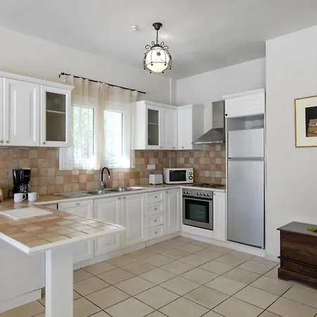 Villa Xanthe - Charming Holiday Villa With Private Heatable Pool In Kassiopi וילה