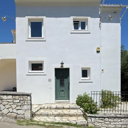 Villa Xanthe - Charming Holiday Villa With Private Heatable Pool In Kassiopi וילה *