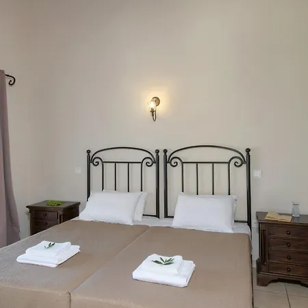 Villa Xanthe - Charming Holiday Villa With Private Heatable Pool In Kassiopi וילה